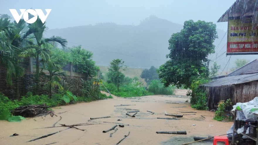 Heavy rain triggers landslides, flooding in northern Vietnam